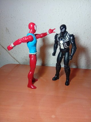 Figuras Spiderman y Venom