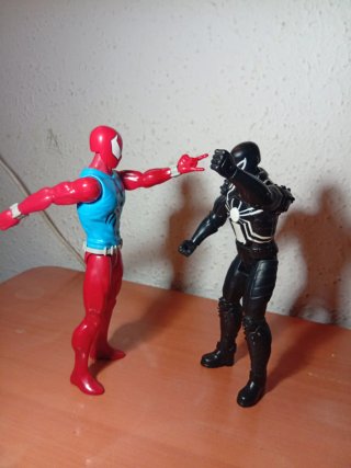 Figuras Spiderman y Venom