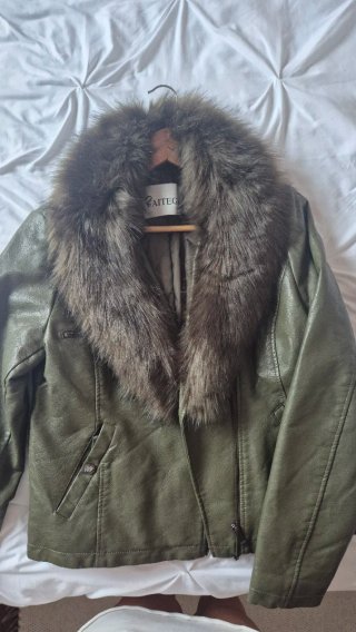 Chaqueta  verde con cuello desmontable