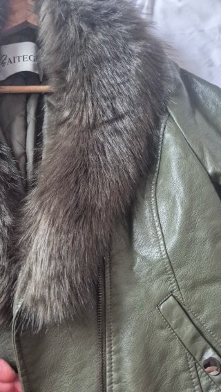 Chaqueta  verde con cuello desmontable