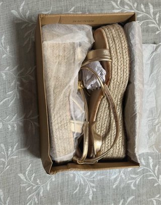 Sandalias esparto doradas cuña