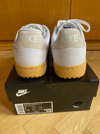 Zapatillas Nike Field General 82, Mujer, Blancas.