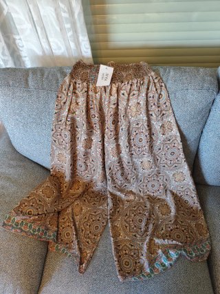 Pantalón vaporoso nuevo, talla única.