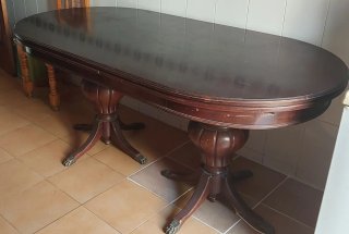 Mesa de caoba estilo clásico