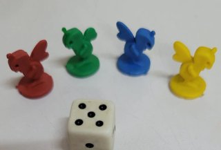 Juegos de mesa antiguos de la Pera y Abeja Maya.