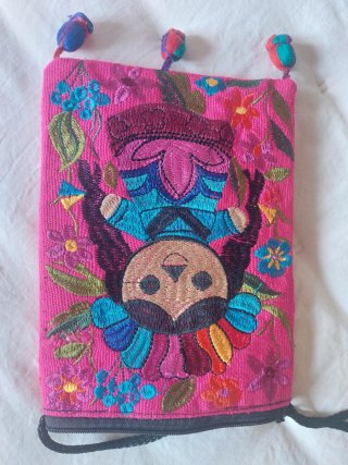 Bolso artesanal muñeca bordada