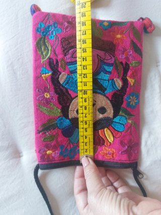 Bolso artesanal muñeca bordada