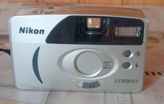 Cámara Analógica Nikon EF500SV Lente 28mm