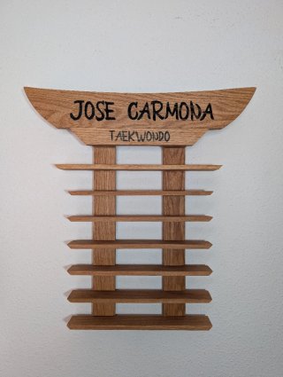 Expositor cinturones artes marciales PERSONALIZADO
