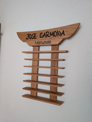 Expositor cinturones artes marciales PERSONALIZADO