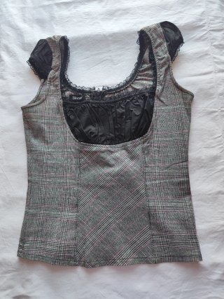 Corpiño blanco y negro con cuadros en gris y rosa