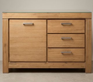 Aparador de madera con tapa de cristal
