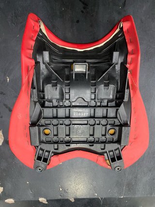 Yamaha R6 Reposapiés y Mandos Cada pieza 60€