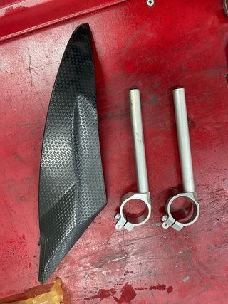 Yamaha R6 Reposapiés y Mandos Cada pieza 60€