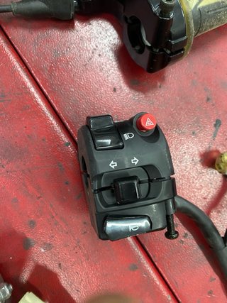 Yamaha R6 Reposapiés y Mandos Cada pieza 60€