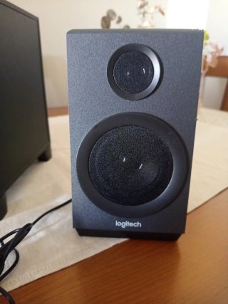 Subwoofer y 2 altavoces Logitech