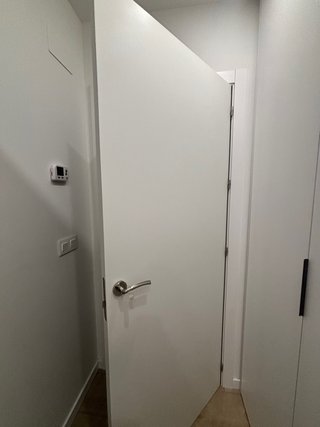 Puerta blanca lacada
