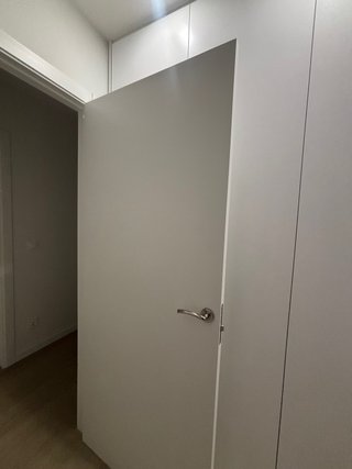 Puerta blanca lacada