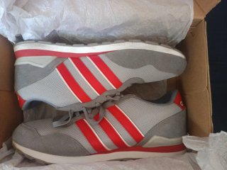 Zapatillas Adidas Neo Grises y Rojas