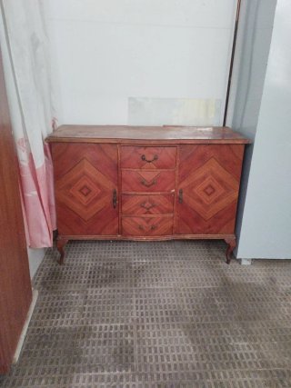 Mueble aparador de madera antiguo