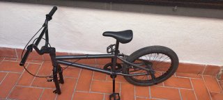 Bicicleta BMX Decathlon sin rueda delantera