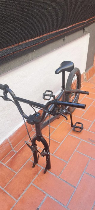 Bicicleta BMX Decathlon sin rueda delantera