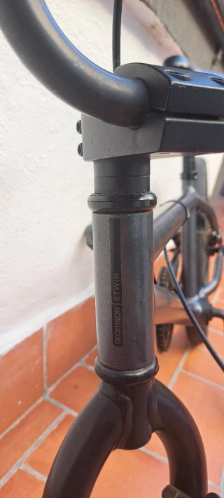 Bicicleta BMX Decathlon sin rueda delantera