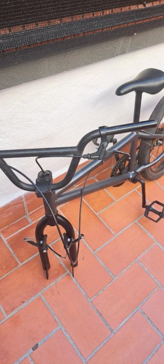 Bicicleta BMX Decathlon sin rueda delantera