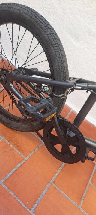 Bicicleta BMX Decathlon sin rueda delantera