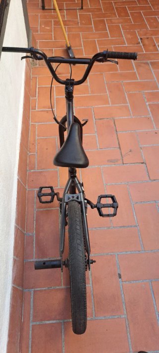 Bicicleta BMX Decathlon sin rueda delantera