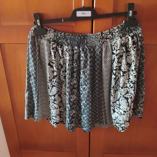 Falda corta estampada talla 42