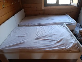 2 camas infantiles extensibles IKEA + colchones