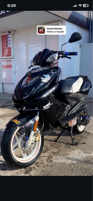 Yamaha Aerox Negra