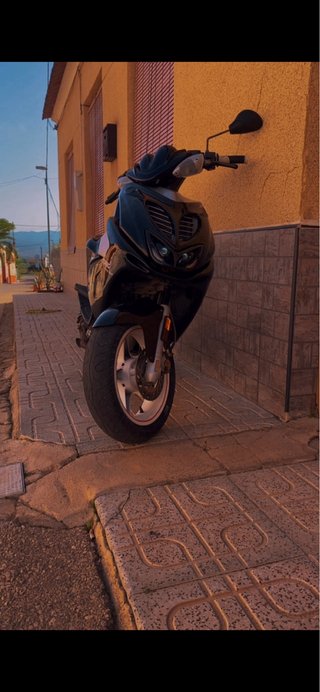 Yamaha Aerox Negra