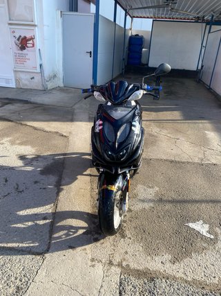 Yamaha Aerox Negra