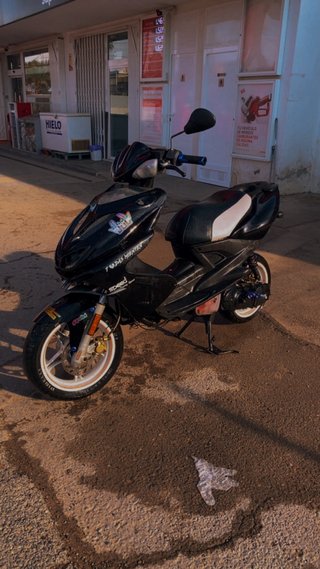 Yamaha Aerox Negra