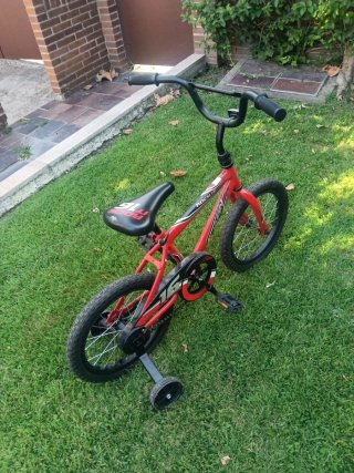 Bicicleta infantil roja 16