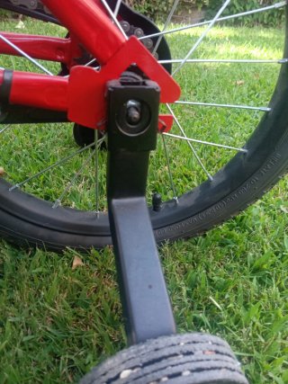 Bicicleta infantil roja 16