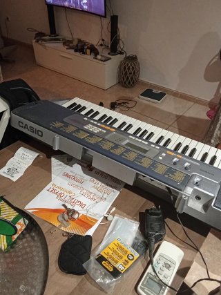 Bajo eléctrico y teclado
