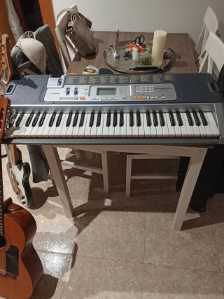 Bajo eléctrico y teclado