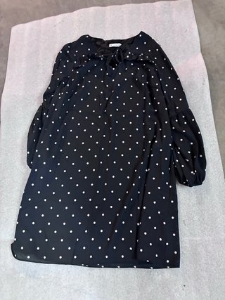 Vendo ropa variada , vestidos , camisas , faladas