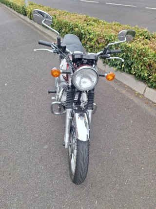 Kawasaki W800 Roja y Blanca