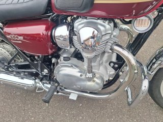 Kawasaki W800 Roja y Blanca