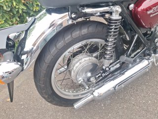 Kawasaki W800 Roja y Blanca