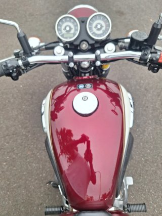Kawasaki W800 Roja y Blanca