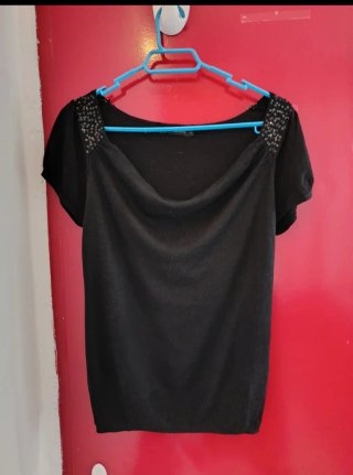 Jersey negro con lentejuelas en hombros Talla L