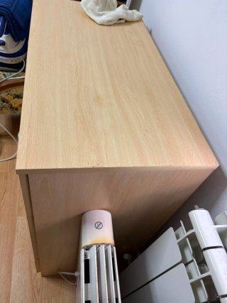 Cómoda de madera beige y marrón