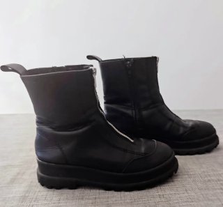 Botas negras con cremallera