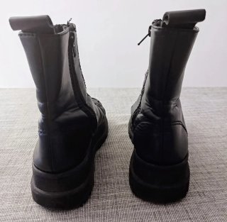 Botas negras con cremallera