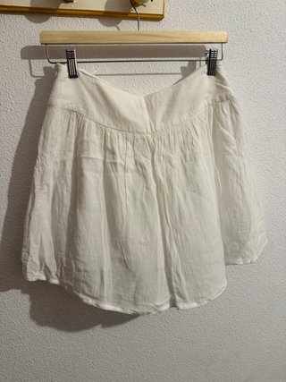 Falda blanca con encaje